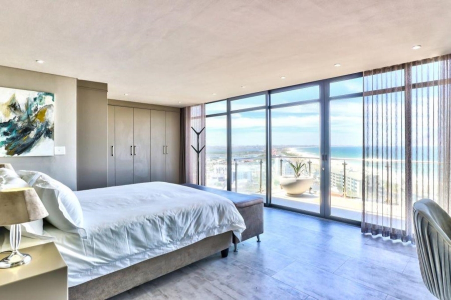 4 Bedroom Property for Sale in Bloubergrant Western Cape